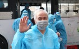 Khoảnh khắc khó quên khi gần 1.100 người dân Thanh Xuân Trung được trở về nhà 