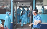 Khoảnh khắc khó quên khi gần 1.100 người dân Thanh Xuân Trung được trở về nhà 
