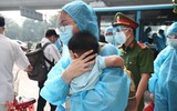 Khoảnh khắc khó quên khi gần 1.100 người dân Thanh Xuân Trung được trở về nhà 