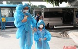 Khoảnh khắc khó quên khi gần 1.100 người dân Thanh Xuân Trung được trở về nhà 