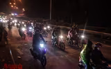 Hình ảnh khó quên khi Công an Thủ đô xuyên đêm giúp đồng bào vơi vất vả trên hành trình vạn lý về quê 