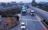 Hình ảnh khó quên khi Công an Thủ đô xuyên đêm giúp đồng bào vơi vất vả trên hành trình vạn lý về quê 
