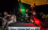Hình ảnh khó quên khi Công an Thủ đô xuyên đêm giúp đồng bào vơi vất vả trên hành trình vạn lý về quê 