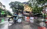 [ẢNH] Hà Nội đẹp lạ dưới mưa trong Ngày kỷ niệm 67 năm giải phóng Thủ đô