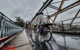 [ẢNH] Hà Nội đẹp lạ dưới mưa trong Ngày kỷ niệm 67 năm giải phóng Thủ đô