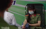 Thanh niên Công an Thủ đô không ngại mưa lạnh tiếp tục hành trình hiến máu cứu người