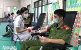 Thanh niên Công an Thủ đô không ngại mưa lạnh tiếp tục hành trình hiến máu cứu người