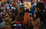 Mặt nạ ăn theo phim 