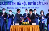 Người dân thích thú trải nghiệm đi tàu Cát Linh - Hà Đông, Bí thư Hà Nội là một trong số khách đầu tiên 