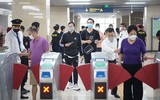 Người dân thích thú trải nghiệm đi tàu Cát Linh - Hà Đông, Bí thư Hà Nội là một trong số khách đầu tiên 