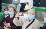 Người dân thích thú trải nghiệm đi tàu Cát Linh - Hà Đông, Bí thư Hà Nội là một trong số khách đầu tiên 