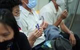 Người dân thích thú trải nghiệm đi tàu Cát Linh - Hà Đông, Bí thư Hà Nội là một trong số khách đầu tiên 