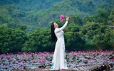 Ngỡ ngàng với cảnh đẹp như tranh của suối Yến chùa Hương mùa hoa súng tháng 11