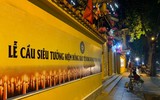 Những hình ảnh đầy cảm xúc khó quên khi người Hà Nội tưởng niệm hơn 23.000 cuộc đời đã mất vì Covid-19