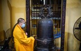 Những hình ảnh đầy cảm xúc khó quên khi người Hà Nội tưởng niệm hơn 23.000 cuộc đời đã mất vì Covid-19