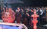 Những hình ảnh đầy cảm xúc khó quên khi người Hà Nội tưởng niệm hơn 23.000 cuộc đời đã mất vì Covid-19