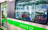 Thanh niên Hà Nội thích thú check in trong ngày đầu đường sắt Cát Linh - Hà Đông bán vé