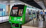Thanh niên Hà Nội thích thú check in trong ngày đầu đường sắt Cát Linh - Hà Đông bán vé