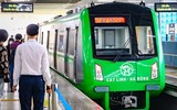 Thanh niên Hà Nội thích thú check in trong ngày đầu đường sắt Cát Linh - Hà Đông bán vé