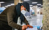 Thanh niên Hà Nội thích thú check in trong ngày đầu đường sắt Cát Linh - Hà Đông bán vé