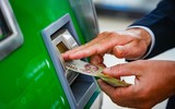 Thanh niên Hà Nội thích thú check in trong ngày đầu đường sắt Cát Linh - Hà Đông bán vé