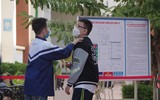 Phụ huynh sốt ruột chờ con trong ngày đầu Hà Nội tiêm vaccine phòng Covid-19 cho học sinh lớp 8 và 7