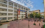 Phụ huynh sốt ruột chờ con trong ngày đầu Hà Nội tiêm vaccine phòng Covid-19 cho học sinh lớp 8 và 7