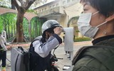 Hình ảnh mới nhất về ngày đầu tiên học sinh lớp 12 ở trung tâm Hà Nội trở lại trường