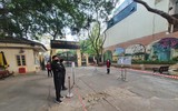 Hình ảnh mới nhất về ngày đầu tiên học sinh lớp 12 ở trung tâm Hà Nội trở lại trường