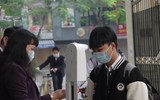 Hình ảnh mới nhất về ngày đầu tiên học sinh lớp 12 ở trung tâm Hà Nội trở lại trường