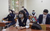 Hình ảnh mới nhất về ngày đầu tiên học sinh lớp 12 ở trung tâm Hà Nội trở lại trường