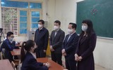 Hình ảnh mới nhất về ngày đầu tiên học sinh lớp 12 ở trung tâm Hà Nội trở lại trường