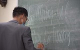 Hình ảnh mới nhất về ngày đầu tiên học sinh lớp 12 ở trung tâm Hà Nội trở lại trường