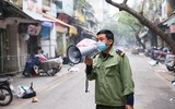 Cận cảnh chăm sóc ca mắc Covid-19 là trẻ em được điều trị tại nhà ở điểm nóng Hàng Thiếc