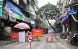 Cận cảnh chăm sóc ca mắc Covid-19 là trẻ em được điều trị tại nhà ở điểm nóng Hàng Thiếc