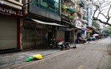 Cận cảnh chăm sóc ca mắc Covid-19 là trẻ em được điều trị tại nhà ở điểm nóng Hàng Thiếc