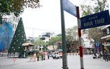 Theo chân lực lượng tuần tra, xử phạt người không đeo khẩu trang chụp ảnh check-in nơi công cộng ở Hà Nội
