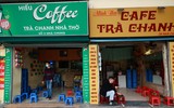 Theo chân lực lượng tuần tra, xử phạt người không đeo khẩu trang chụp ảnh check-in nơi công cộng ở Hà Nội