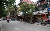 Theo chân lực lượng tuần tra, xử phạt người không đeo khẩu trang chụp ảnh check-in nơi công cộng ở Hà Nội