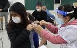 Hà Nội bắt đầu tiêm vaccine Covid-19 mũi 3 cho người dân, người cao tuổi có bệnh nền cũng được tiêm