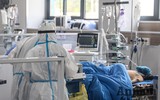 Những hình ảnh đặc biệt về nơi đang giành giật sự sống cho bệnh nhân Covid-19 nặng ở Hà Nội