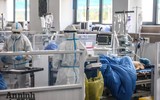 Những hình ảnh đặc biệt về nơi đang giành giật sự sống cho bệnh nhân Covid-19 nặng ở Hà Nội