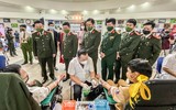 Ấn tượng hình ảnh thanh niên Công an Thủ đô rạng rỡ khi hiến máu phục vụ bệnh nhân ngày sát Tết