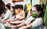Ấn tượng hình ảnh thanh niên Công an Thủ đô rạng rỡ khi hiến máu phục vụ bệnh nhân ngày sát Tết