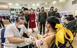 Ấn tượng hình ảnh thanh niên Công an Thủ đô rạng rỡ khi hiến máu phục vụ bệnh nhân ngày sát Tết