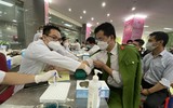 Ấn tượng hình ảnh thanh niên Công an Thủ đô rạng rỡ khi hiến máu phục vụ bệnh nhân ngày sát Tết