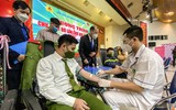 Ấn tượng hình ảnh thanh niên Công an Thủ đô rạng rỡ khi hiến máu phục vụ bệnh nhân ngày sát Tết