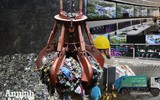 Cận cảnh gầu múc rác siêu khủng ở nhà máy điện rác đầu tiên hoạt động ở Hà Nội
