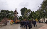 Lãnh đạo Hà Nội dâng hương tưởng nhớ các vị liệt tổ, liệt tông và Chủ tịch Hồ Chí Minh 