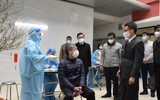 Phó Thủ tướng Vũ Đức Đam thăm trạm y tế lưu động, kiểm tra tiêm vaccine mũi 2 tại nhà ở Hà Nội